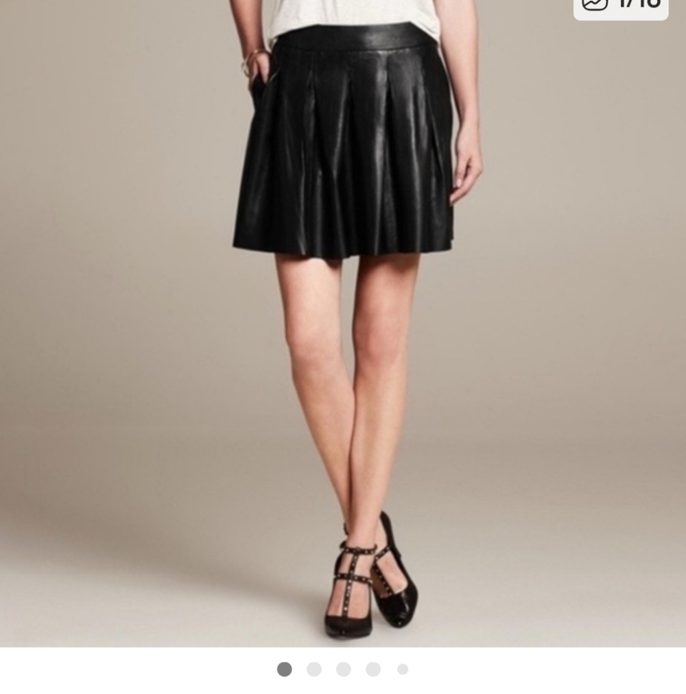 Banana Republic Lamb Leather Pleated Skirt, Sz 2